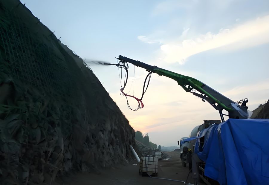 濕噴技術(shù)與傳統(tǒng)的干噴工藝相比，有顯著的優(yōu)越性(圖1)