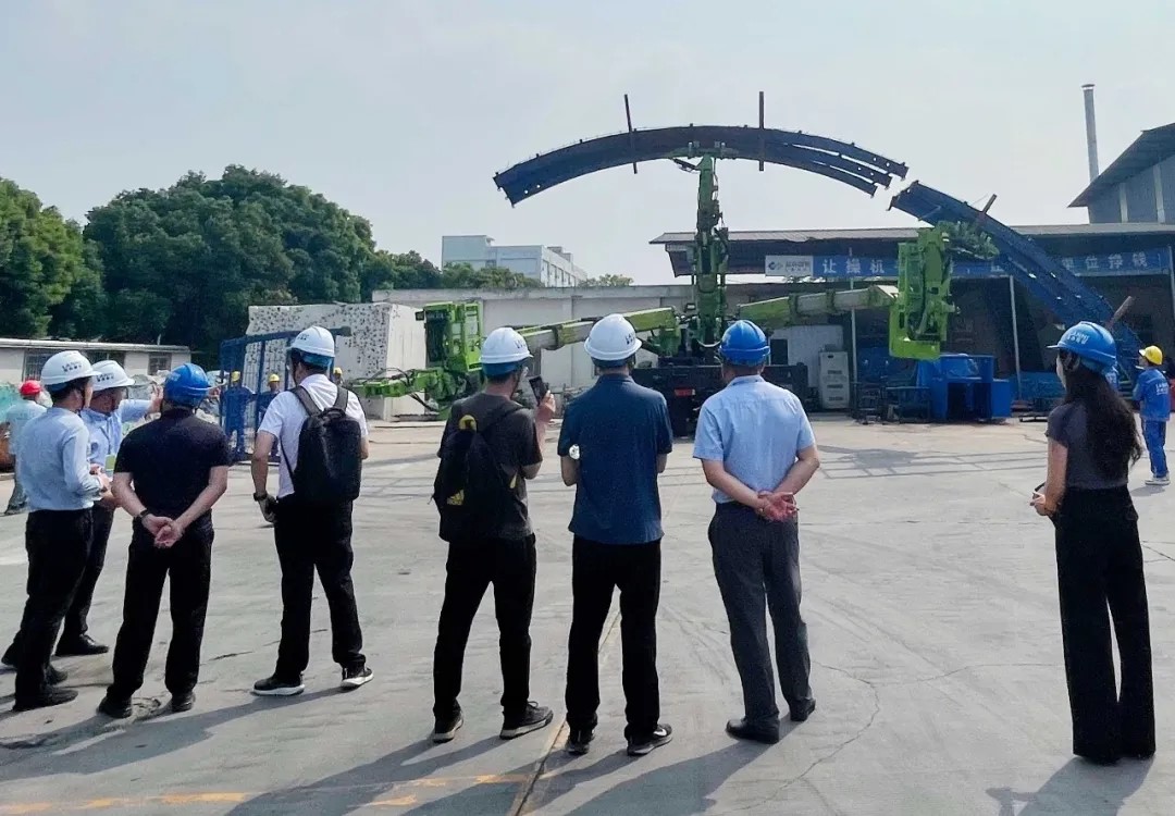 中鐵十一局五公司物資設(shè)備部長陳林一行蒞臨藍(lán)海智能考察交流(圖3)